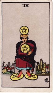 Representación Gráfica Carta Tarot Rider 4 - Cuatro de Oros